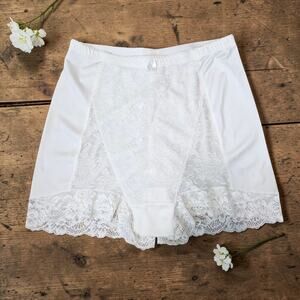 RHONDA SHEAR White Lace Pin Up Style Bloomers Panty 2X